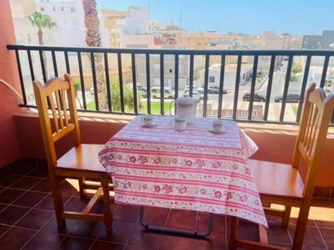 Castillo Suites, Vivienda Con Fines Turisticos El Castillo De Roquetas Рокетас-де-Мар Экстерьер фото