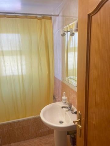 Castillo Suites, Vivienda Con Fines Turisticos El Castillo De Roquetas Рокетас-де-Мар Экстерьер фото